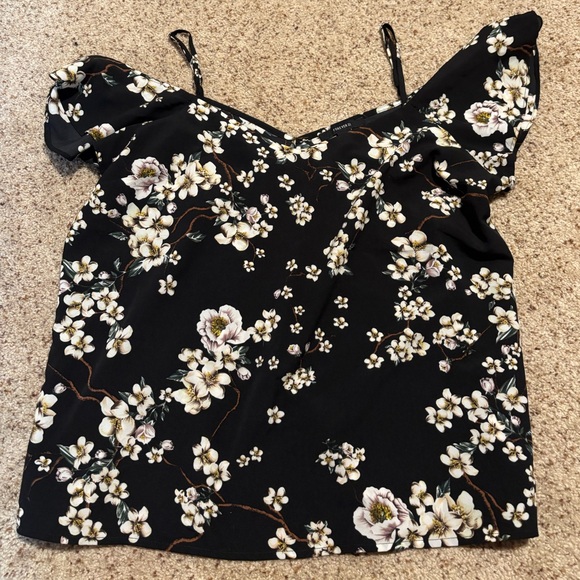 Woman’s Forever 21 Black Floral off the shoulder Top size L - Picture 3 of 5